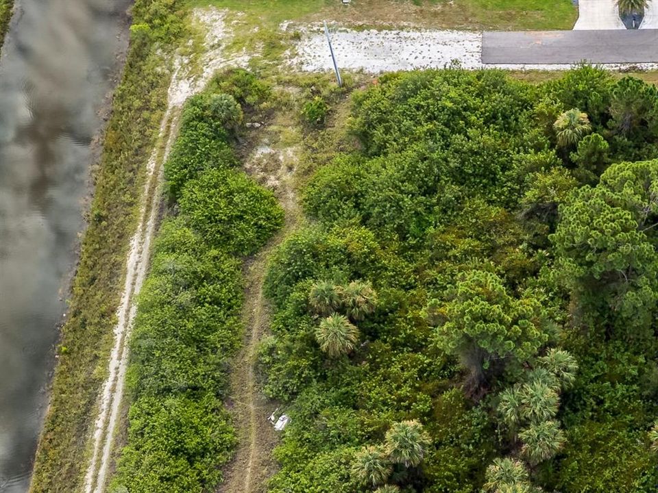 合同活跃: $15,000 (0.27 acres)