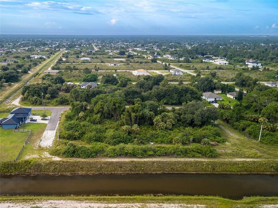 合同活跃: $15,000 (0.27 acres)
