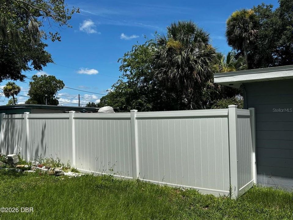 For Sale: $175,000 (2 beds, 1 baths, 720 Square Feet)