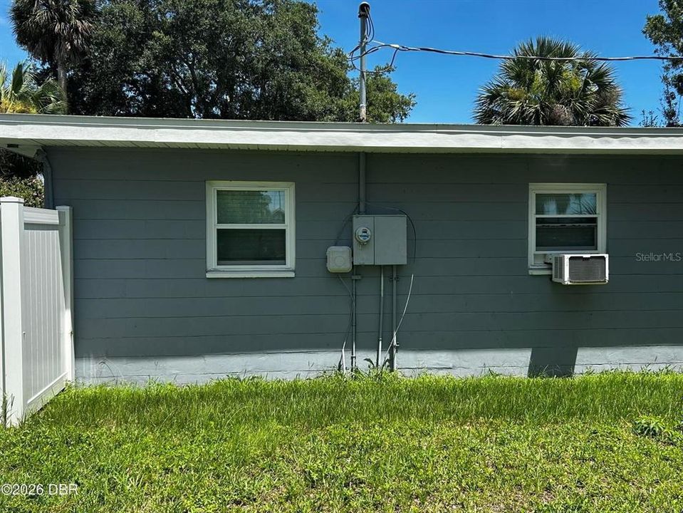 For Sale: $175,000 (2 beds, 1 baths, 720 Square Feet)