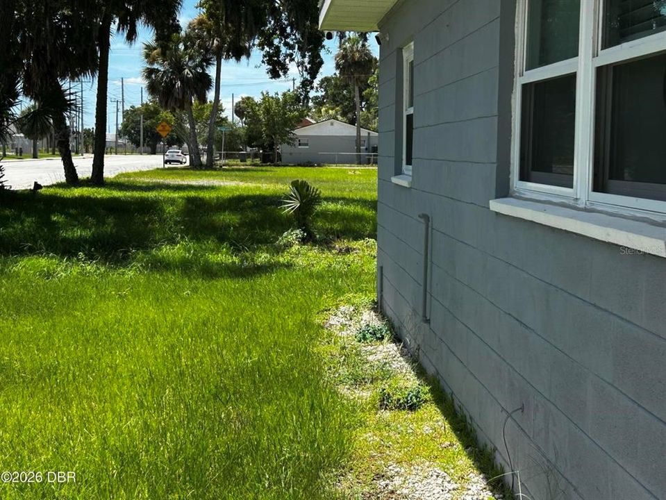 For Sale: $175,000 (2 beds, 1 baths, 720 Square Feet)