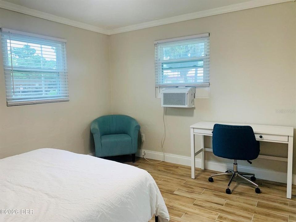 For Sale: $175,000 (2 beds, 1 baths, 720 Square Feet)