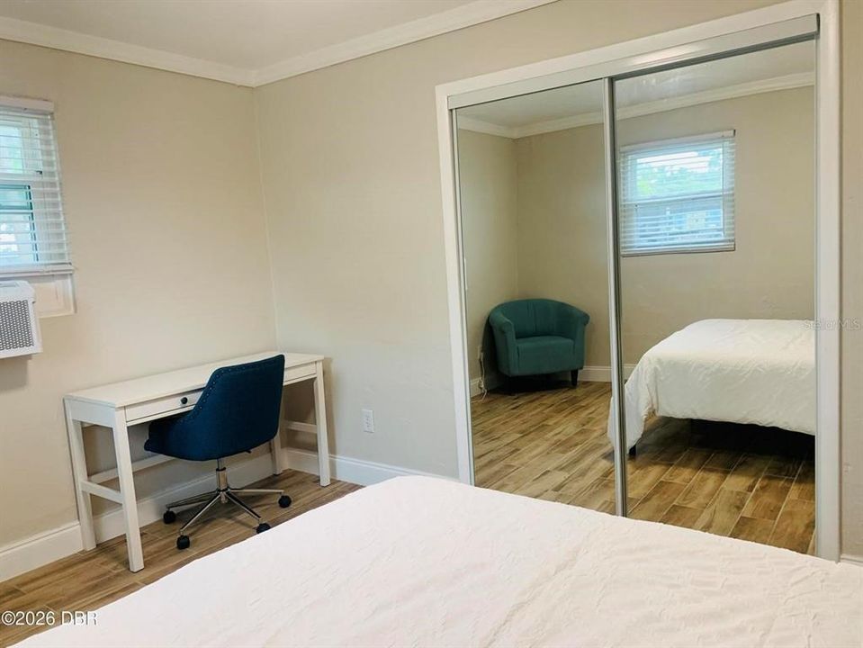 For Sale: $175,000 (2 beds, 1 baths, 720 Square Feet)