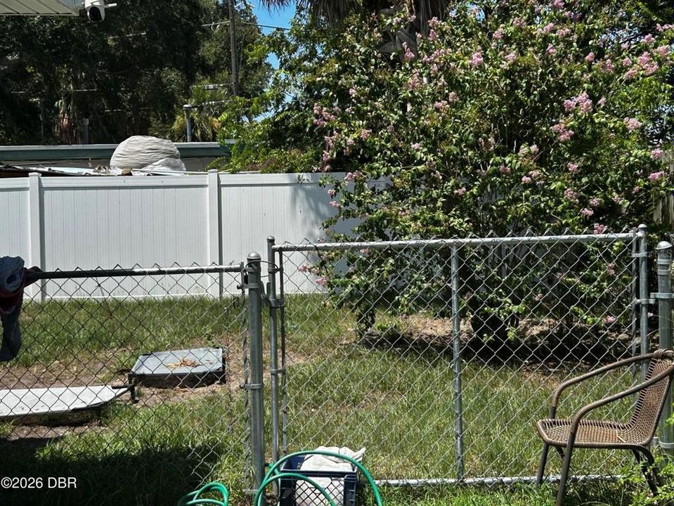 For Sale: $175,000 (2 beds, 1 baths, 720 Square Feet)