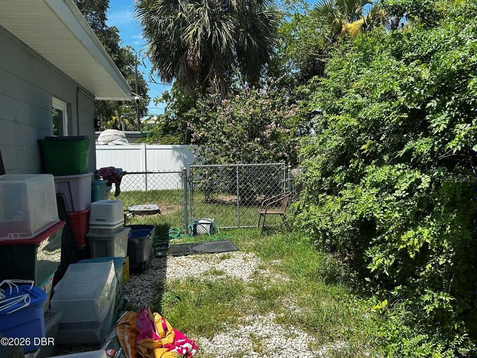 For Sale: $175,000 (2 beds, 1 baths, 720 Square Feet)