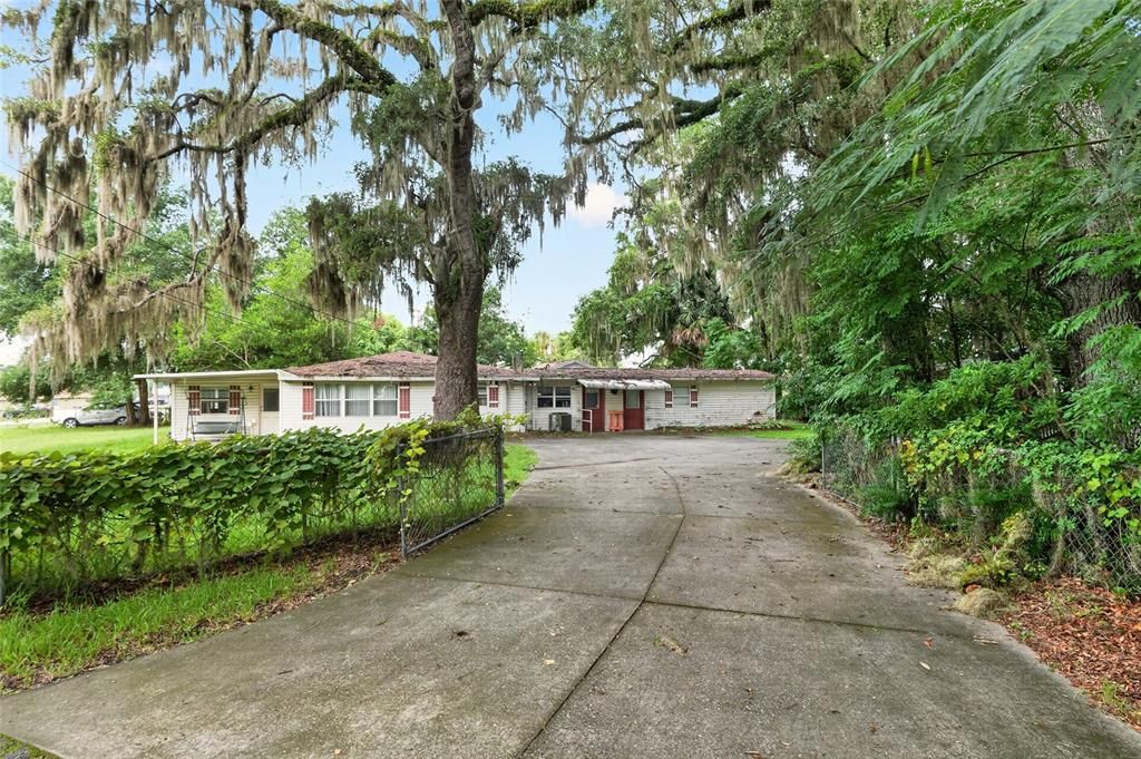 For Sale: $300,000 (0 beds, 0 baths, 1876 Square Feet)