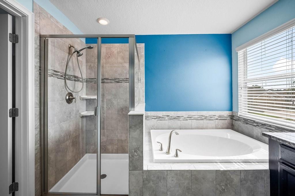 For Sale: $475,000 (6 beds, 4 baths, 3208 Square Feet)