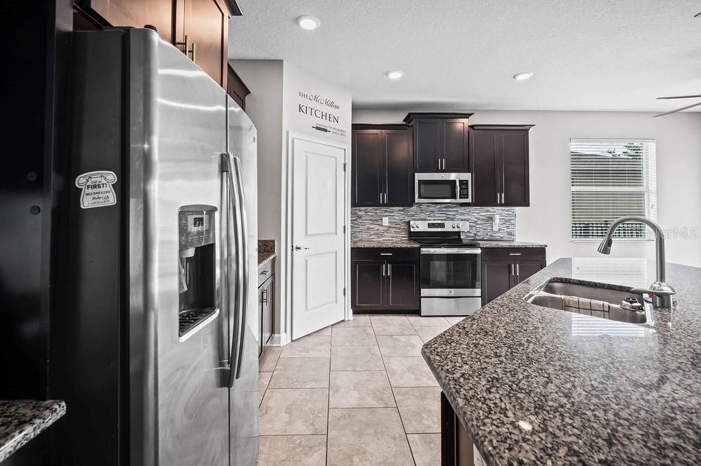 For Sale: $475,000 (6 beds, 4 baths, 3208 Square Feet)