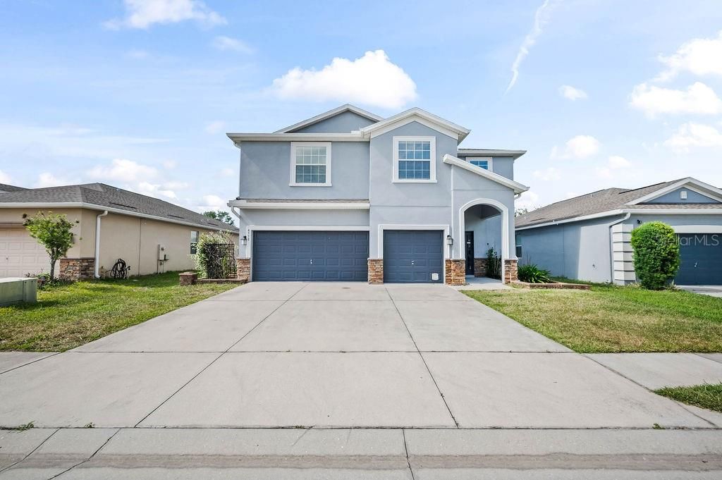 For Sale: $475,000 (6 beds, 4 baths, 3208 Square Feet)