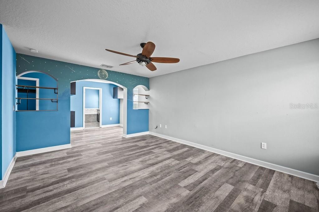 For Sale: $475,000 (6 beds, 4 baths, 3208 Square Feet)