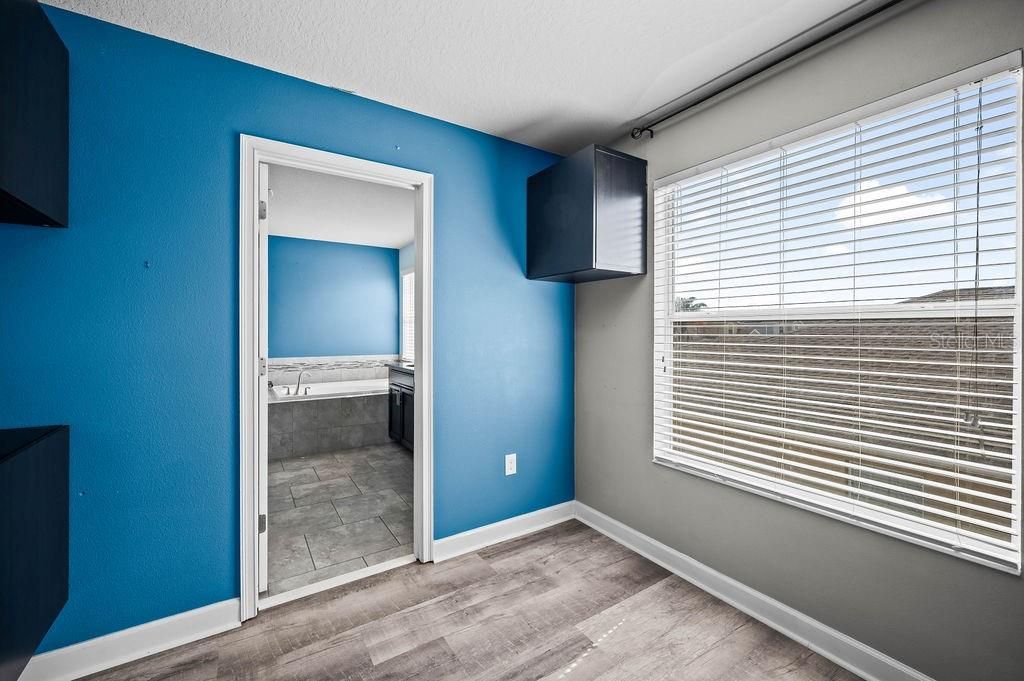 For Sale: $475,000 (6 beds, 4 baths, 3208 Square Feet)