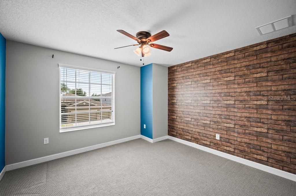 For Sale: $475,000 (6 beds, 4 baths, 3208 Square Feet)