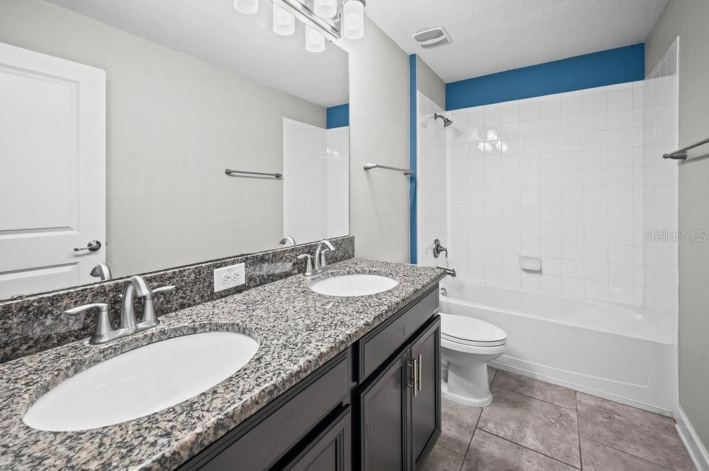 For Sale: $475,000 (6 beds, 4 baths, 3208 Square Feet)