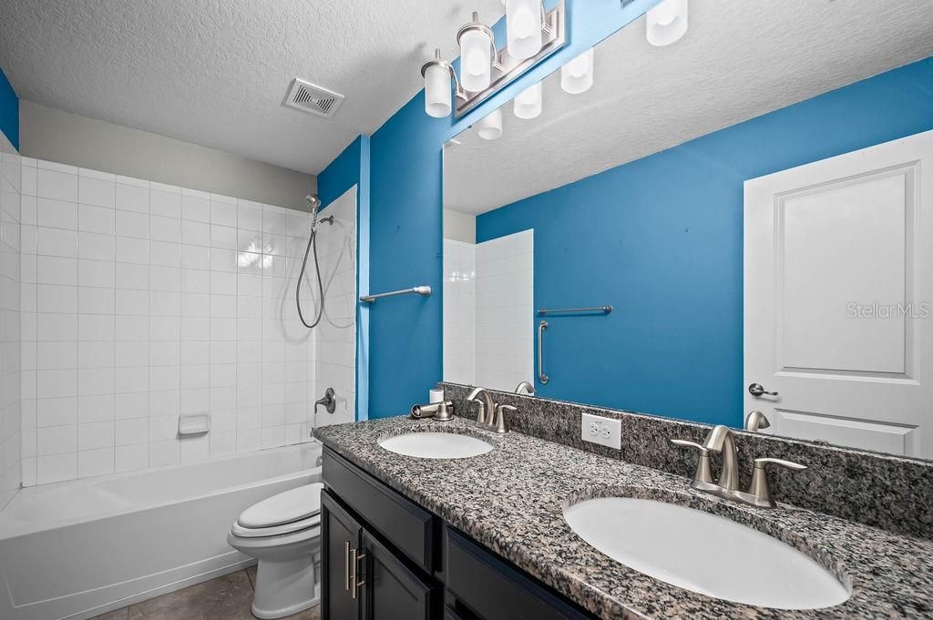 For Sale: $475,000 (6 beds, 4 baths, 3208 Square Feet)
