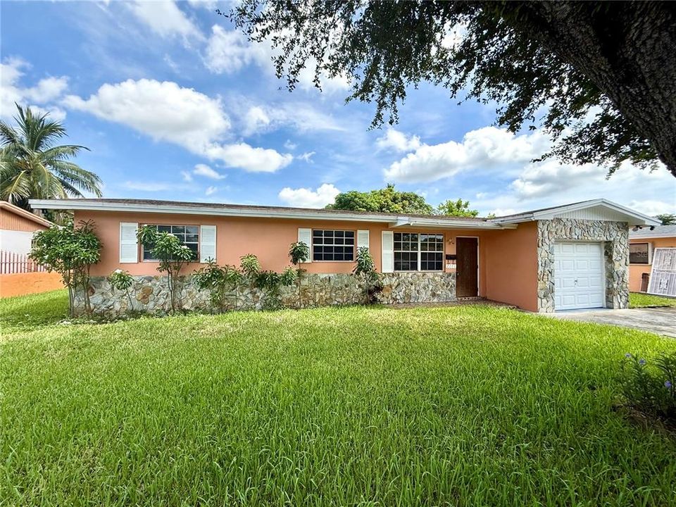 En Venta: $509,900 (3 camas, 2 baños, 1239 Pies cuadrados)