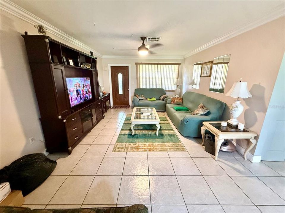 En Venta: $509,900 (3 camas, 2 baños, 1239 Pies cuadrados)