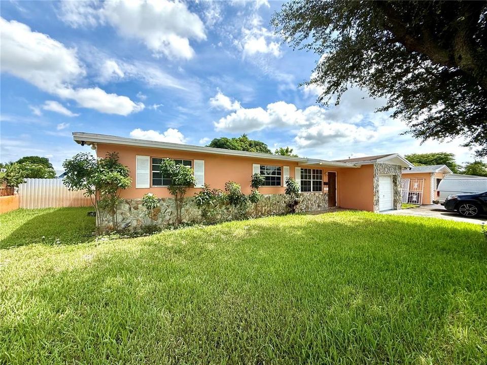 En Venta: $509,900 (3 camas, 2 baños, 1239 Pies cuadrados)