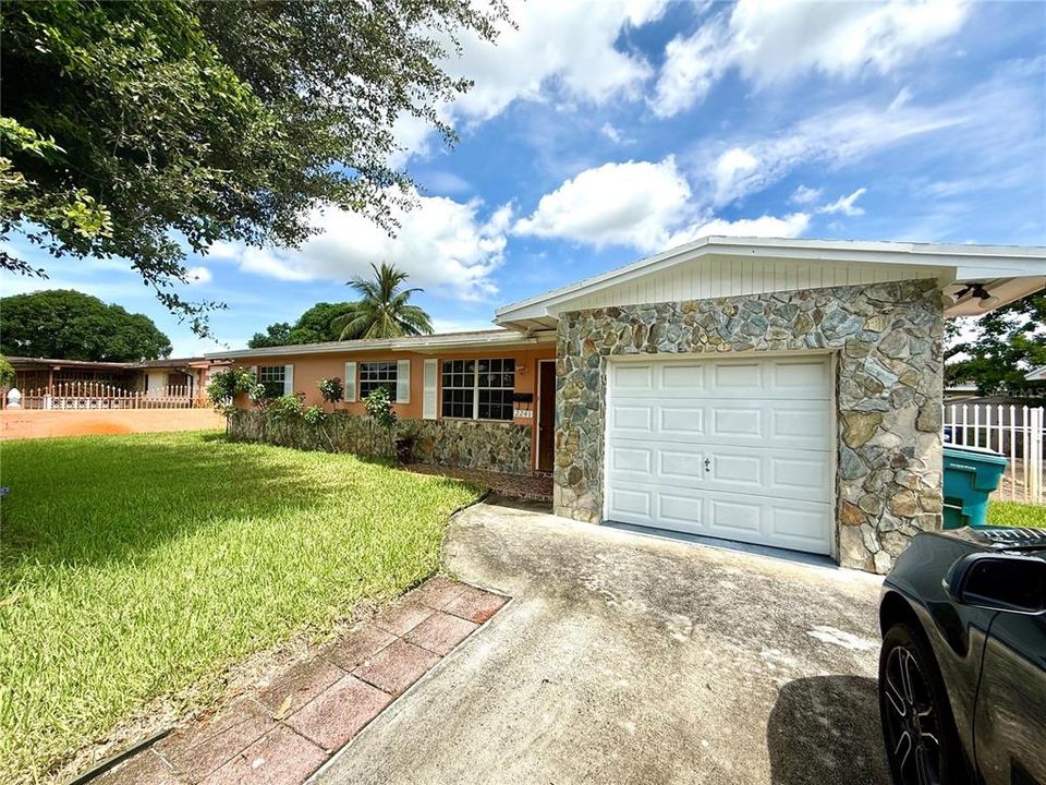 En Venta: $509,900 (3 camas, 2 baños, 1239 Pies cuadrados)