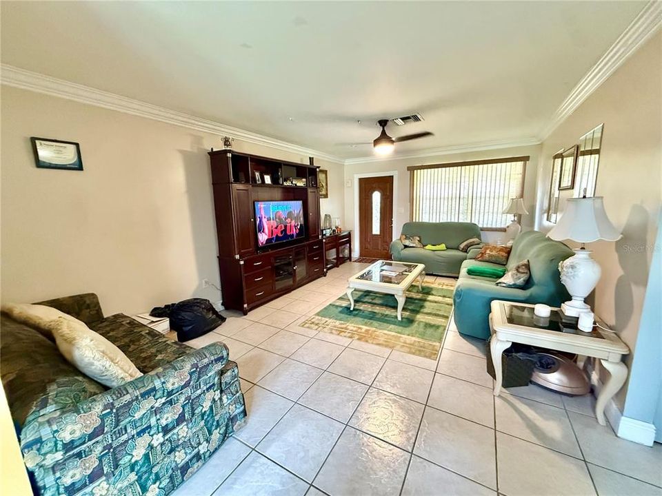 En Venta: $509,900 (3 camas, 2 baños, 1239 Pies cuadrados)