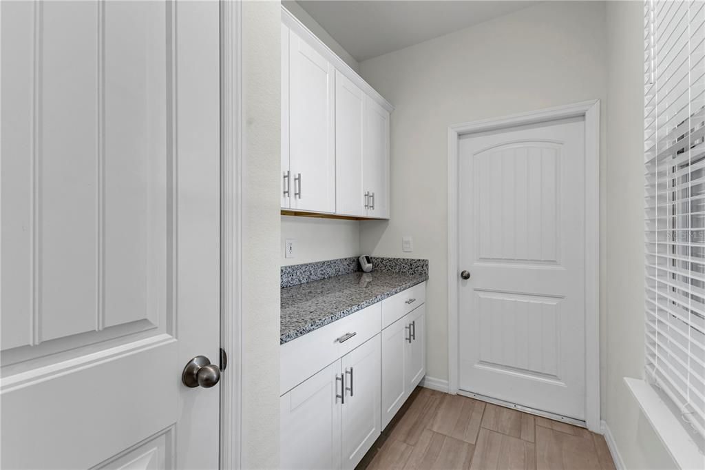 For Sale: $567,900 (3 beds, 2 baths, 2216 Square Feet)