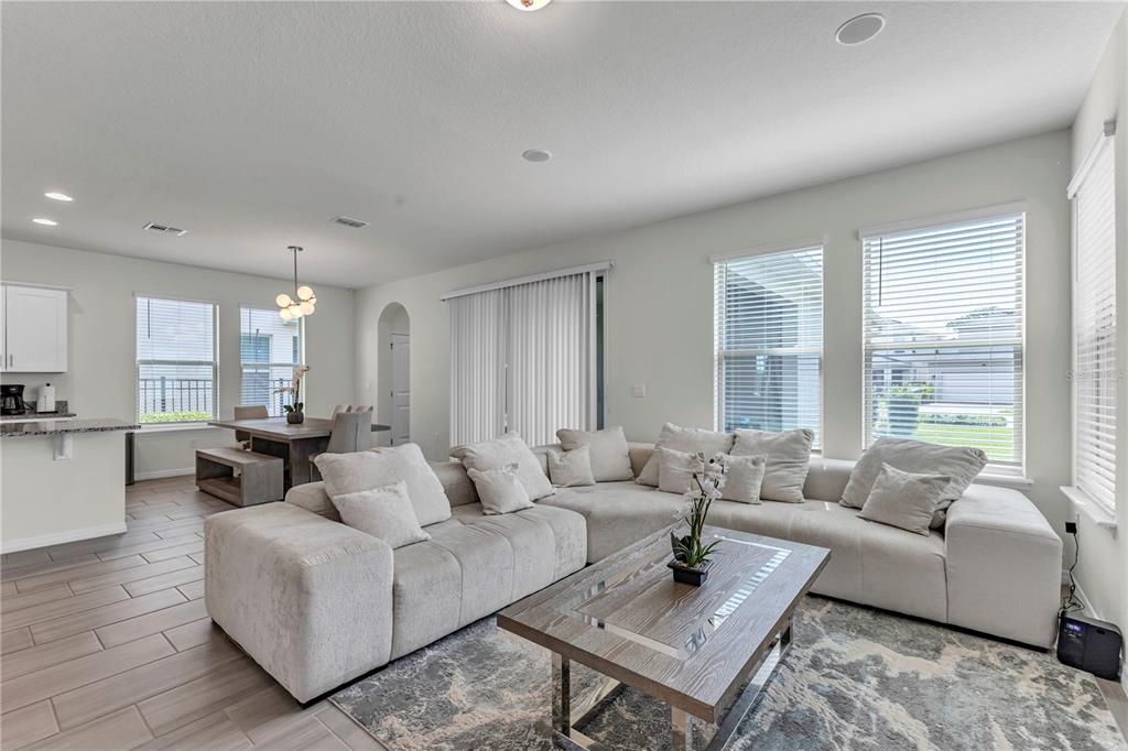 For Sale: $567,900 (3 beds, 2 baths, 2216 Square Feet)