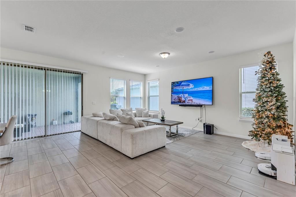 For Sale: $567,900 (3 beds, 2 baths, 2216 Square Feet)