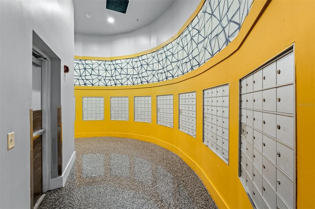 For Sale: $199,900 (1 beds, 1 baths, 615 Square Feet)