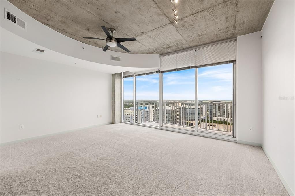 For Sale: $199,900 (1 beds, 1 baths, 615 Square Feet)