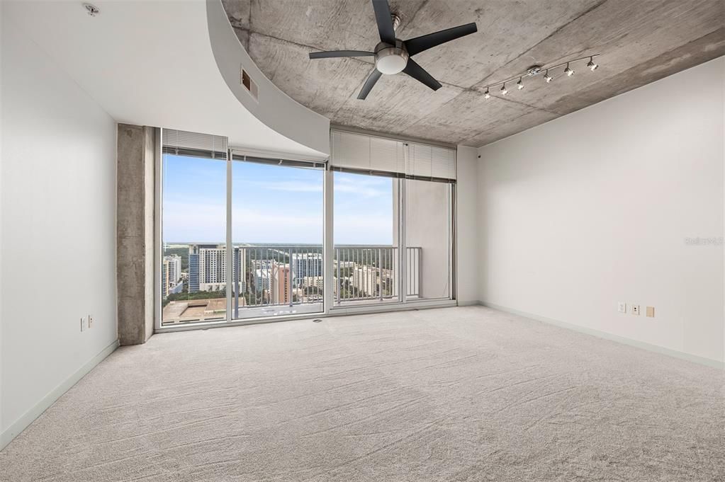 For Sale: $199,900 (1 beds, 1 baths, 615 Square Feet)
