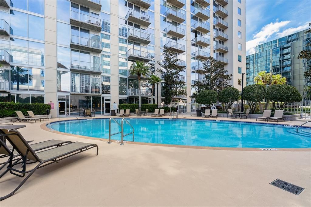 For Sale: $199,900 (1 beds, 1 baths, 615 Square Feet)