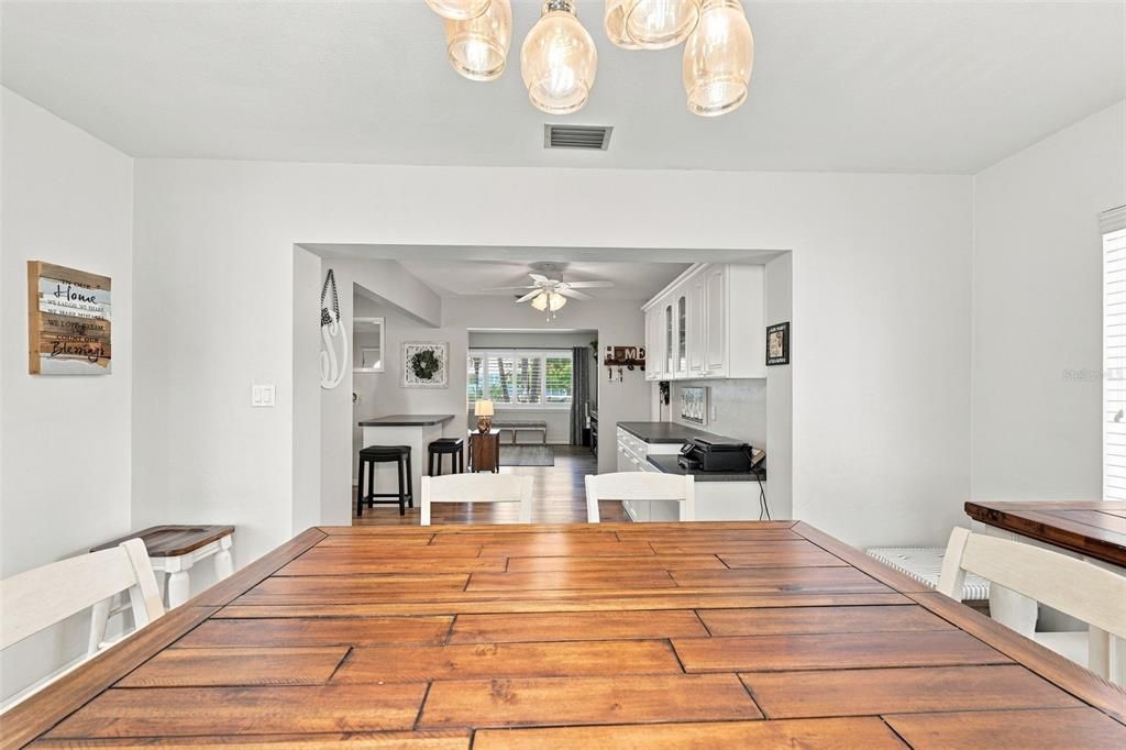 En Venta: $465,000 (2 camas, 2 baños, 1424 Pies cuadrados)