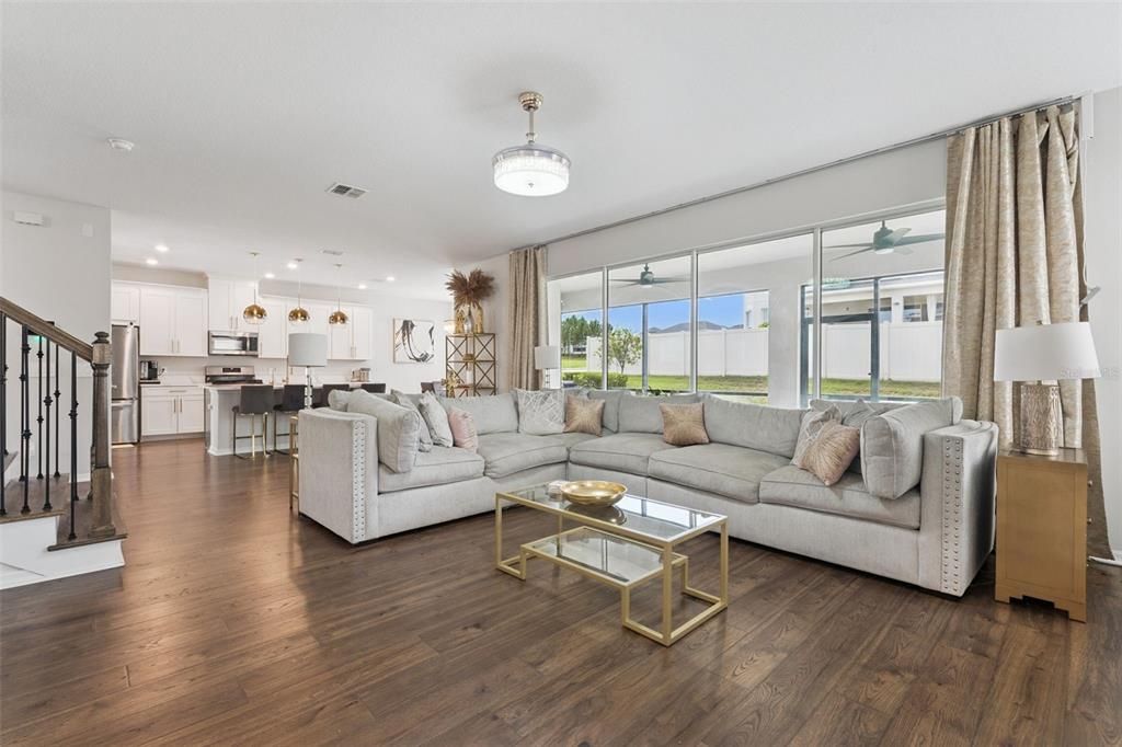 En Venta: $715,000 (5 camas, 4 baños, 3481 Pies cuadrados)