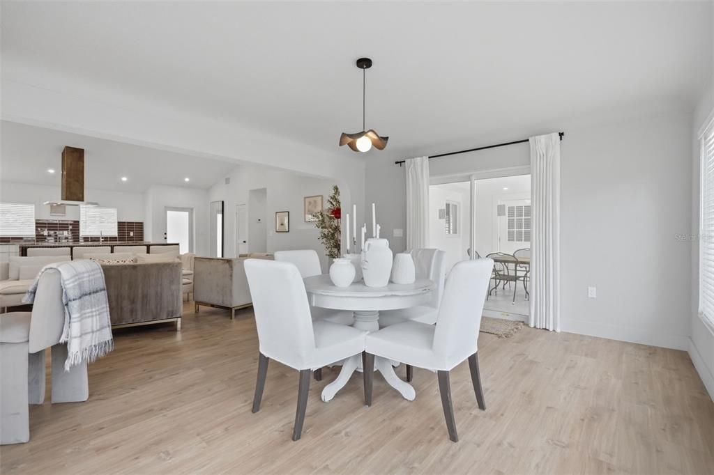 Activo con contrato: $649,900 (3 camas, 2 baños, 1805 Pies cuadrados)