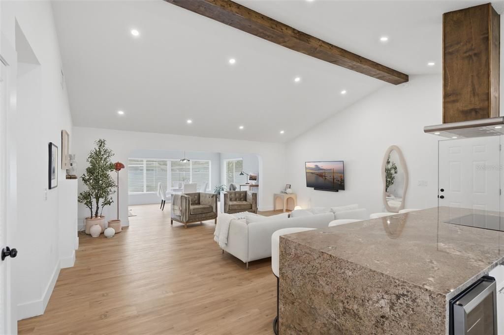 Activo con contrato: $649,900 (3 camas, 2 baños, 1805 Pies cuadrados)