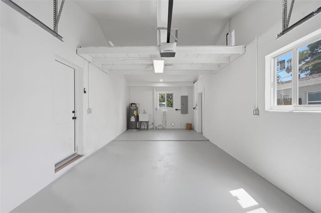 Activo con contrato: $649,900 (3 camas, 2 baños, 1805 Pies cuadrados)