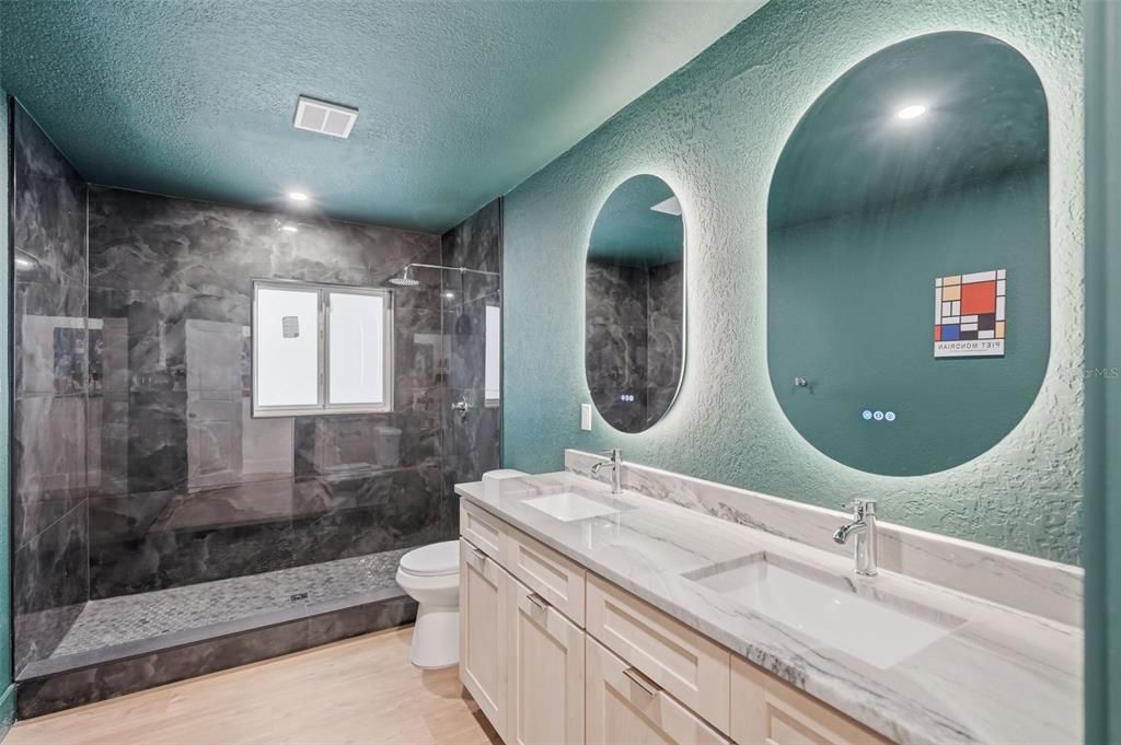 Activo con contrato: $649,900 (3 camas, 2 baños, 1805 Pies cuadrados)