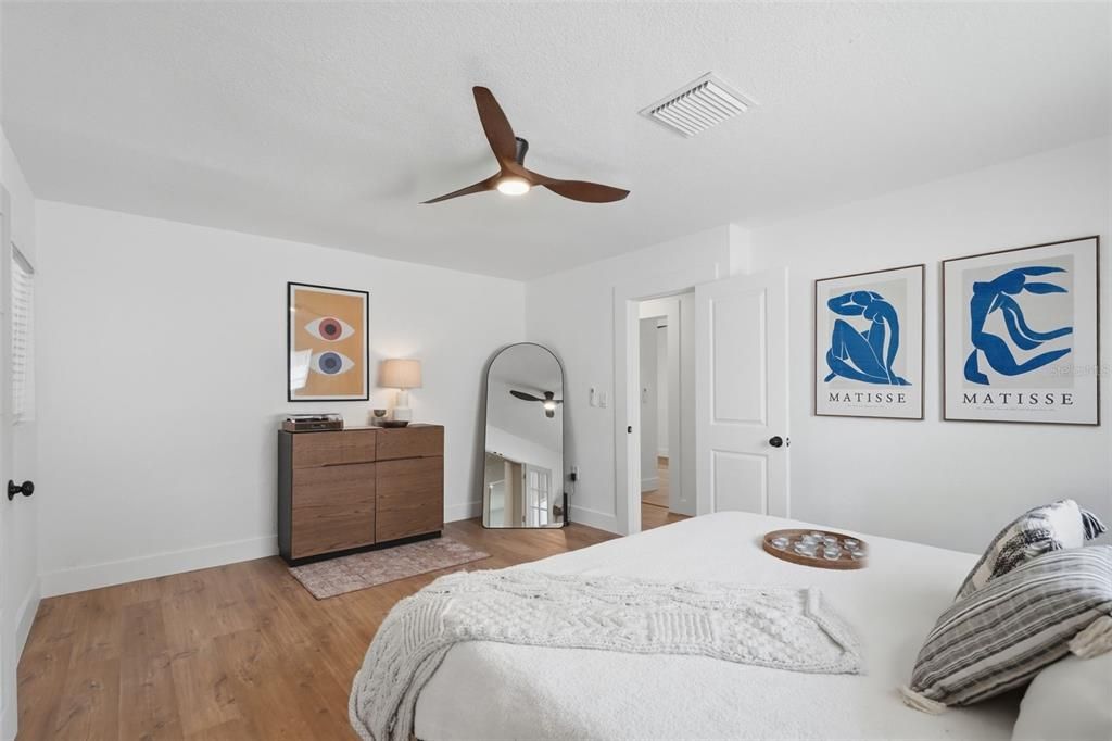 Activo con contrato: $649,900 (3 camas, 2 baños, 1805 Pies cuadrados)