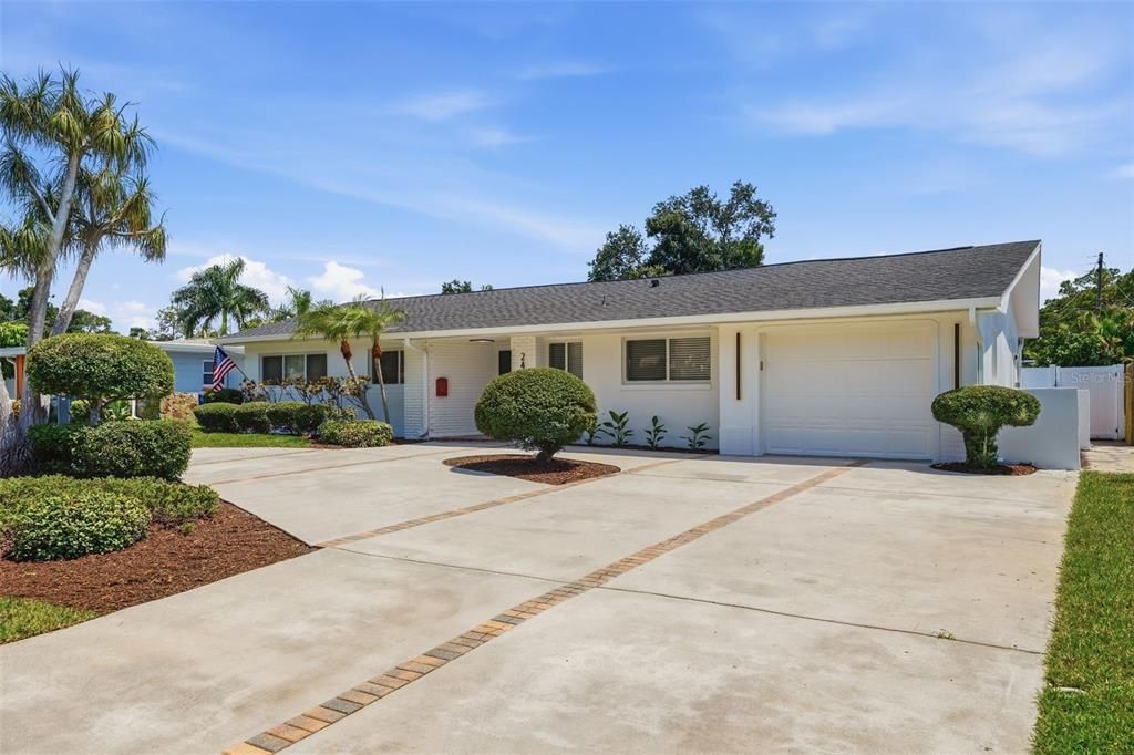 Activo con contrato: $649,900 (3 camas, 2 baños, 1805 Pies cuadrados)