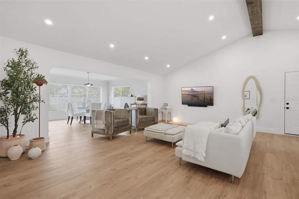Activo con contrato: $649,900 (3 camas, 2 baños, 1805 Pies cuadrados)