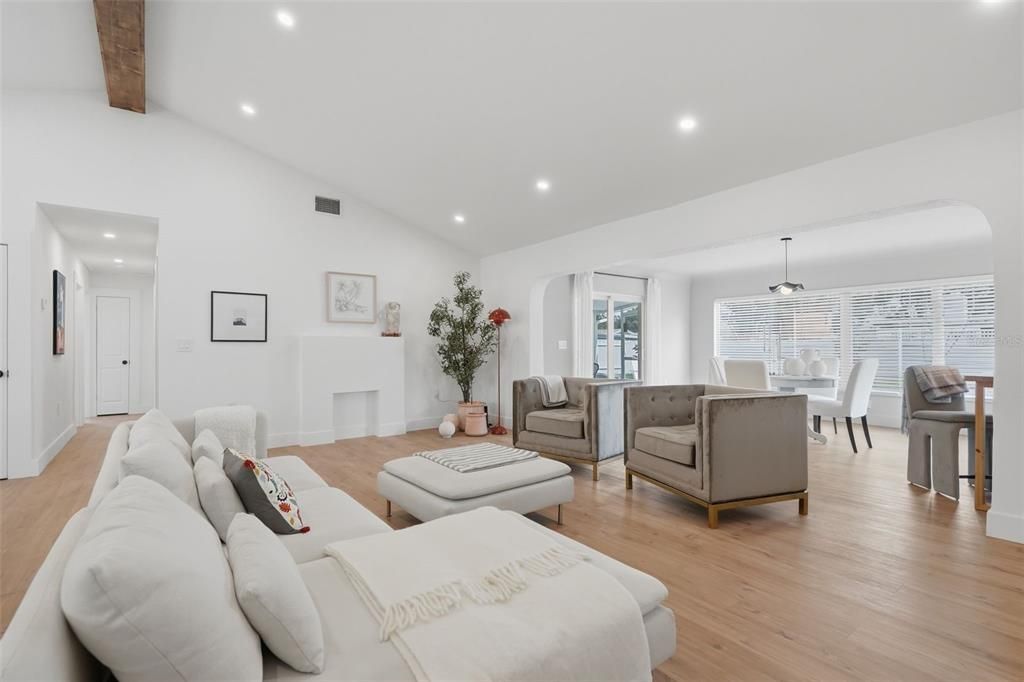 Activo con contrato: $649,900 (3 camas, 2 baños, 1805 Pies cuadrados)