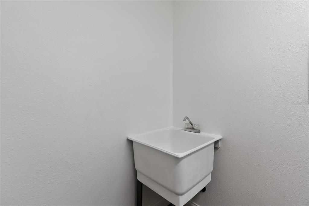 На продажу: $145,000 (2 спален, 2 ванн, 1303 Квадратных фут)