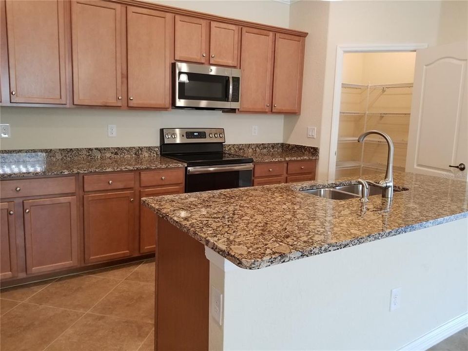 For Rent: $3,100 (4 beds, 3 baths, 2035 Square Feet)