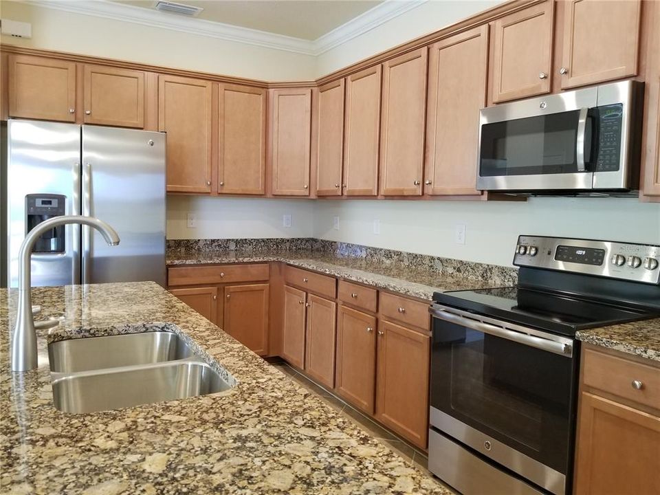 For Rent: $3,100 (4 beds, 3 baths, 2035 Square Feet)