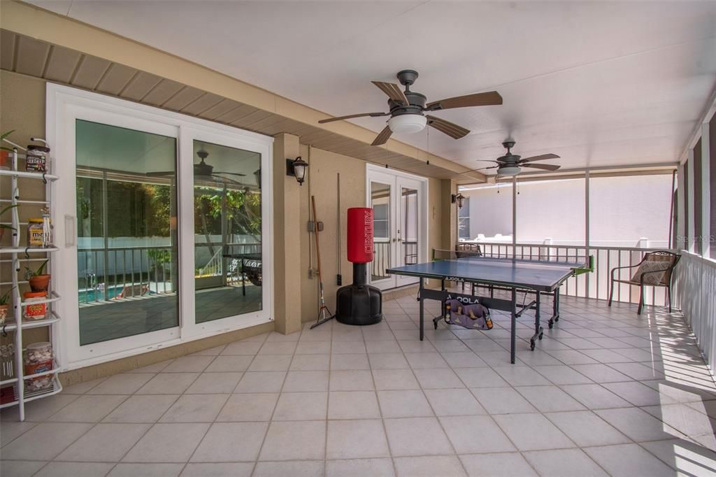 En Venta: $1,099,000 (3 camas, 2 baños, 1940 Pies cuadrados)