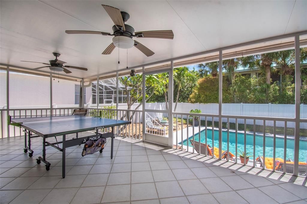 En Venta: $1,099,000 (3 camas, 2 baños, 1940 Pies cuadrados)