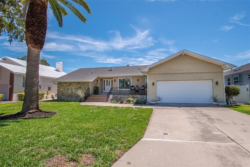 En Venta: $1,099,000 (3 camas, 2 baños, 1940 Pies cuadrados)