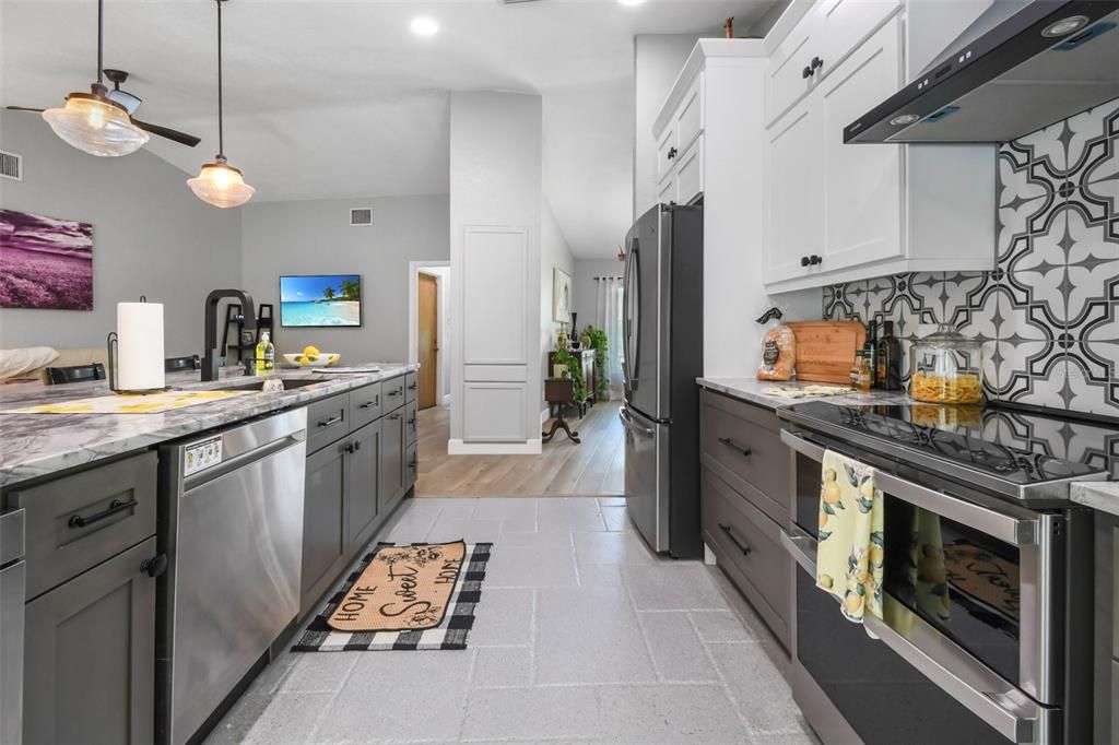 En Venta: $1,099,000 (3 camas, 2 baños, 1940 Pies cuadrados)