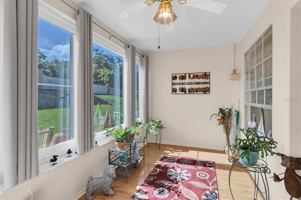 На продажу: $189,000 (2 спален, 2 ванн, 1353 Квадратных фут)