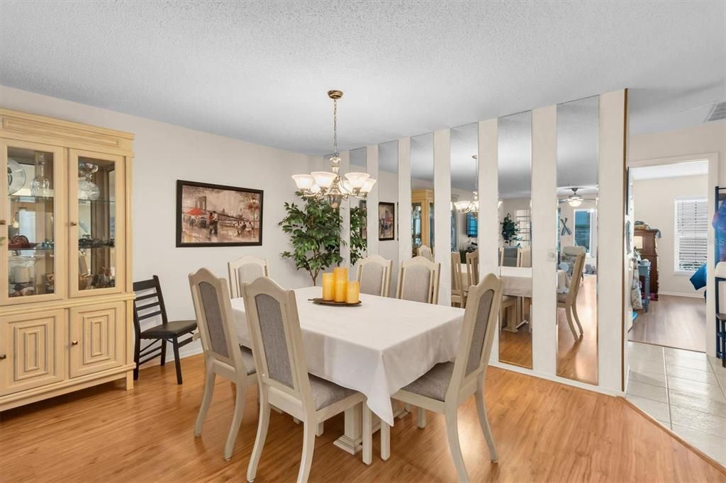 На продажу: $189,000 (2 спален, 2 ванн, 1353 Квадратных фут)