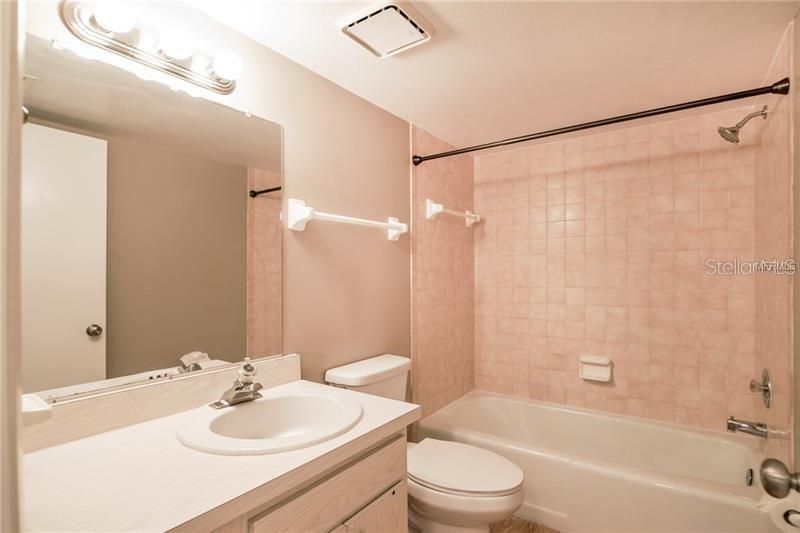 For Rent: $1,700 (2 beds, 2 baths, 981 Square Feet)
